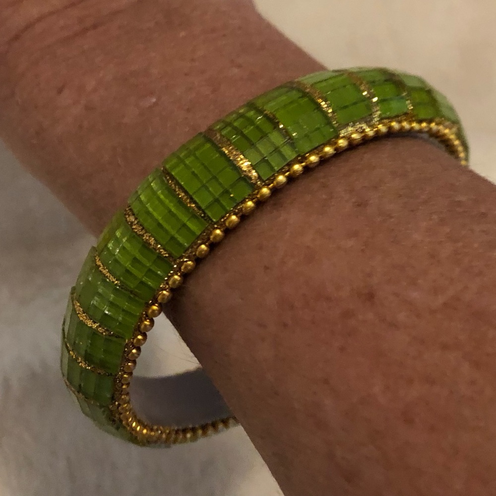 Round green bracelet